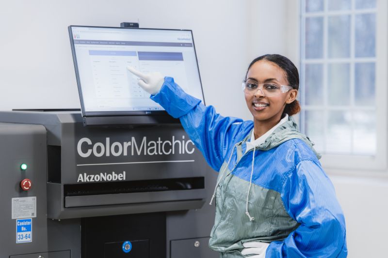 AkzoNobel lancia ColorMatchic: la macchina di miscelazione automatica che aumenta l'efficienza della carrozzeria gallery image